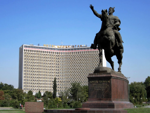 A statue of the 14th century Uzbek leader Tamerlane stands on Amir Timur maydoni in the center of Ta