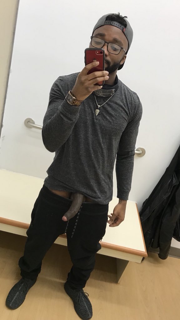 dexter-xxx:  Str8 exhibitionist that loves his ass to be played in &amp; played