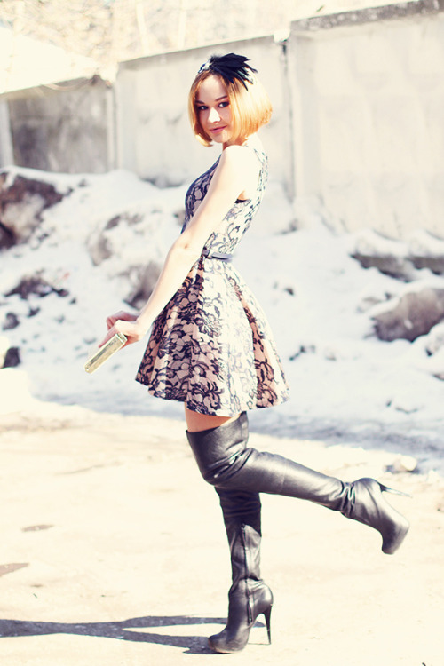 Fashion blogger Lidia Frolova from gvozdishe.com in an AX Paris lace dress and Topshop over-the-knee