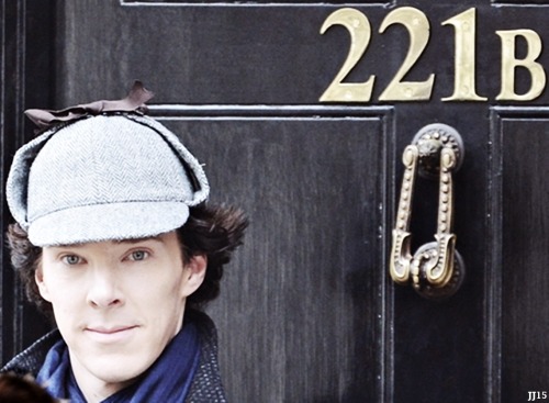 junejuly15: Benedict Cumberbatch on set 10/04/13 (x)