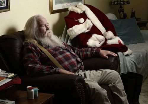 clydesdalecookiefox:This magnificent man is hanging up his Santa suit because of Covid, as he can’t 