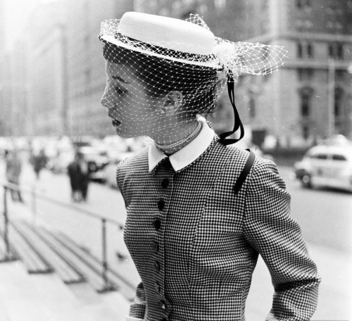 wehadfacesthen:Fashion photo by Gordon Parks, New York, 1950