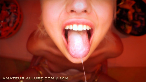 blowjobfancyy:  Halloween is the time of year to fulfill your fantasies! 