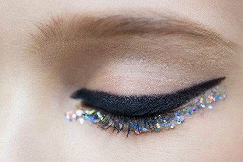 umfag:  space-grunge:  beautiful makeup for chanel ss14 !!  gorgeous wowowow