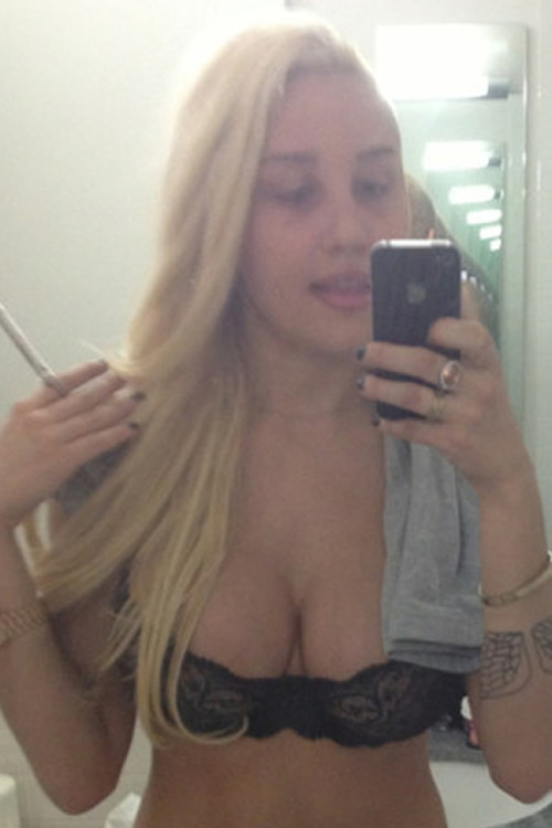 celebssucker:  Amanda Bynes Half-Naked Self Shots Showing Off Her Boobs On Twitter 