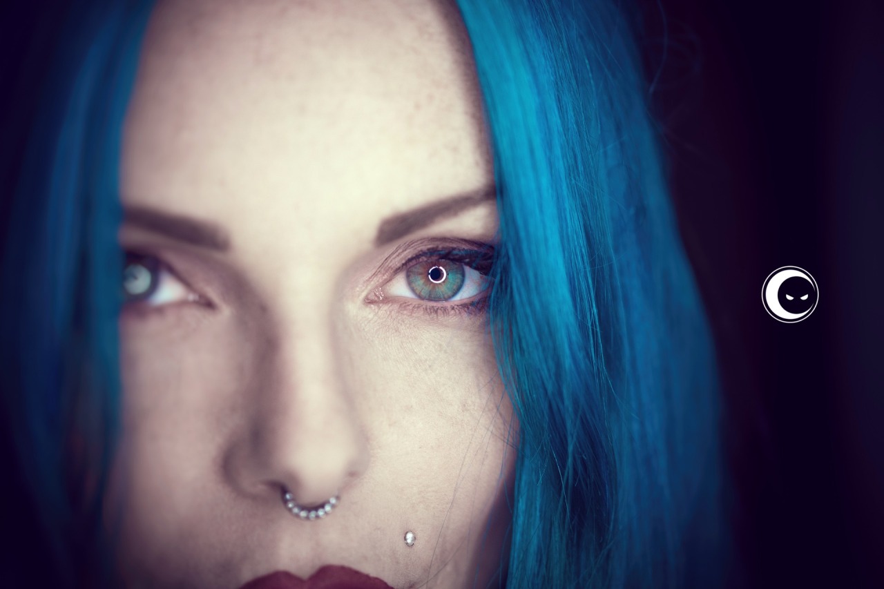 inblackphoto:  modella: riae suicide