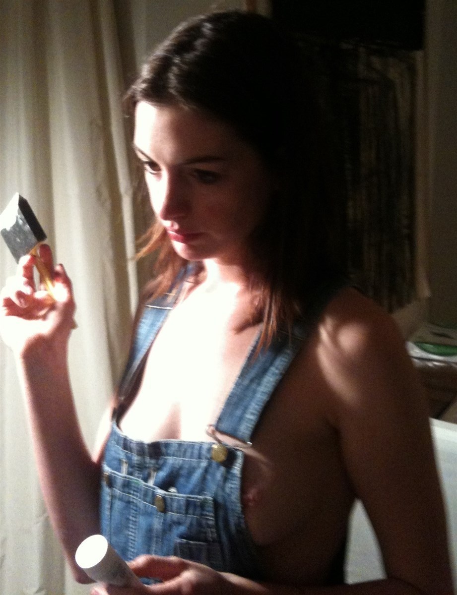 celebgoodies:  Anne Hathaway  http://celebgoodies.tumblr.com