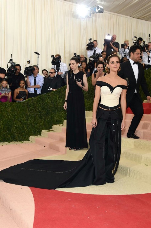 kn0wy0u:  Emma Watson  @kn0wy0u