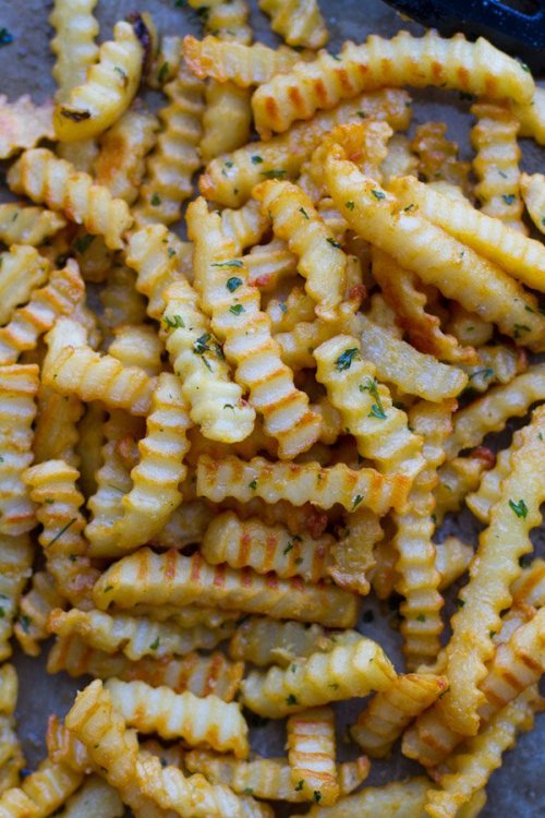 foodffs:  GARLIC BUTTER FRIES Follow for recipes Get your FoodFfs stuff here 