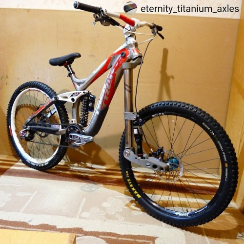 Les gusta esta iniciativa?@eternity_titanium_axles … Titanium Linkage Fork 200mm/165mm trav