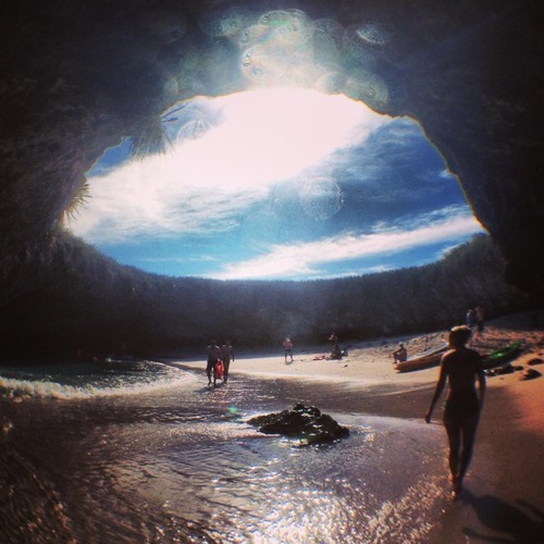 lunaduran:  atlasobscura:  Hidden Beach - Mexico A gaping hole in the surface of
