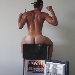 sjcollegeboi:  I’m not even sure what to say, other than this pic makes me mad thirsty…