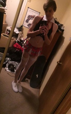 sissyboybella:  Love to dress up sexy :3 hehe