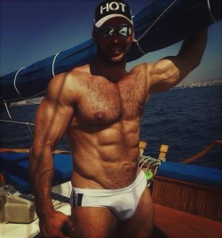 tvisueelgenot:  http://malepurity.blogspot.be/2018/04/hot-sailor.html