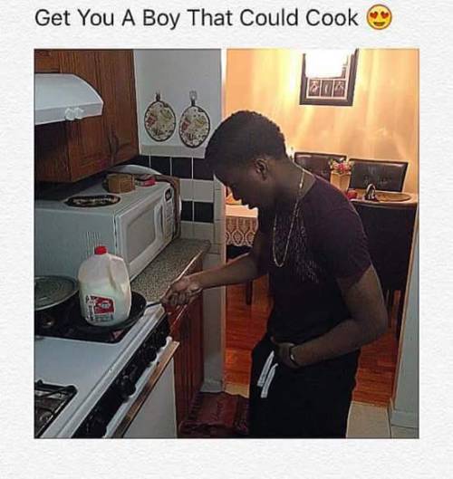 thebootydiaries:he cook that egg carton just right