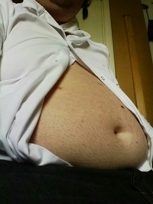 Tummy Tuesday :) also, I’ve now set up stuff for donations if you wanna help a poor starving young boy pig out. Message me for details!