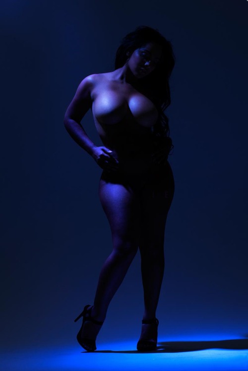 soravagemecrazy:sadunkin:guwopbaby:  sexcretaryofstate:  Ayisha Diaz  god damm  This fucked me up  omg she is in Drake’s video for his song DnF she is stunning