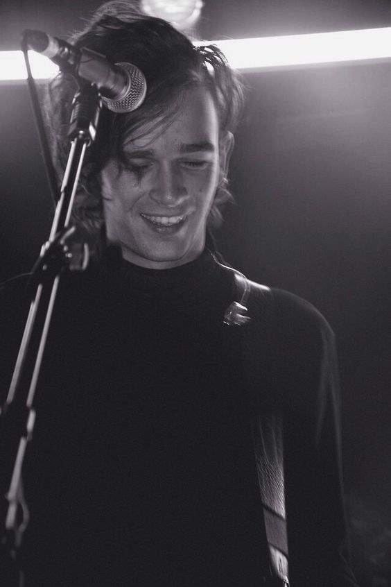 ughmatthewhealy:  i only want to provide you with rare photosthat’s a joke tho
