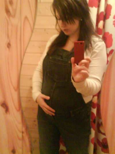 mrsdykstra4241:  lizzeeborden:  Anyone else think pregnant girls in overalls are the most sexiest thing ever? They drive me wild   Totally @bibabybumplover 