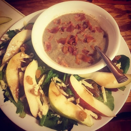 Tonight&rsquo;s dinner is another fantastic meal from @mealime : creamy mushroom and bacon soup 