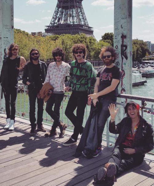 yeahcasablancas: Everybody being badass and playing the cool kids while Julian is “HI BUDDIES 