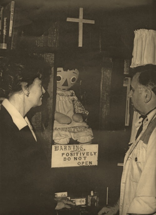 horroriskiller:  Lorraine Warren with the real Annabelle doll, which will be the focus for the spin-off of The Conjuring. Read more about the case on the Warrens’ website. 