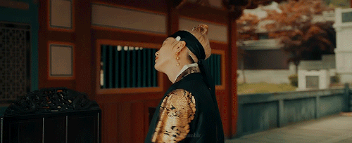 Whos The King? Whos The Boss?