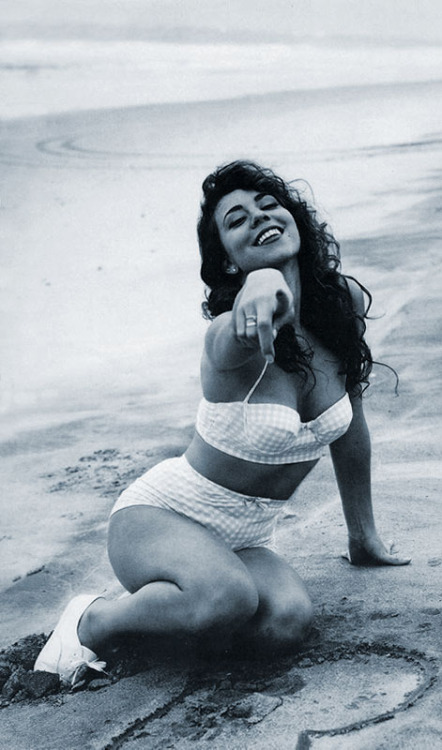 mariahcareyphotoshoots: MC 1992.Photos by Nick Vaccaro.