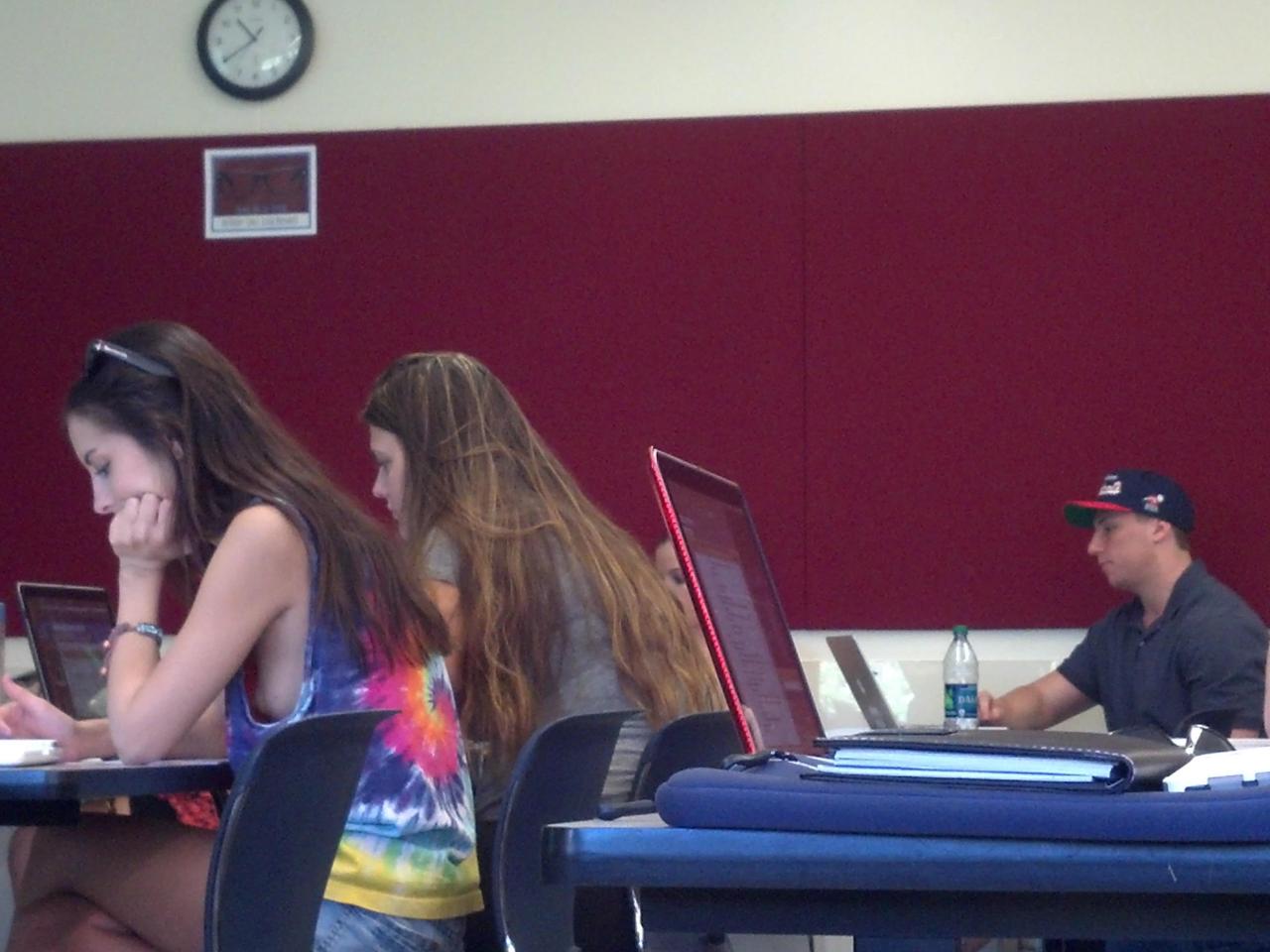 sneaky-creep:  Take a closer look you guys.