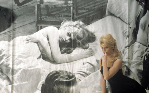 nevver:  Men dream of women - Women dream of themselves being dreamt of.