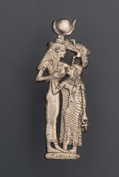 Amulet of Hathor nursing a queen (silver). Reign of Piankhy (Piye). Napatan Period, 25th Dynasty, ca