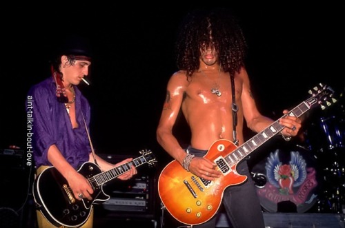 XXX aint-talkin-bout-love:   Izzy Stradlin & photo