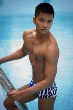 bayou124:  evianguy:  Hawt Asian Studs!   Hello!