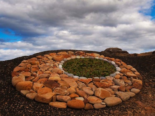 fer1972:Land Art: Sculptures made of Stones by Dietmar Voorwolde