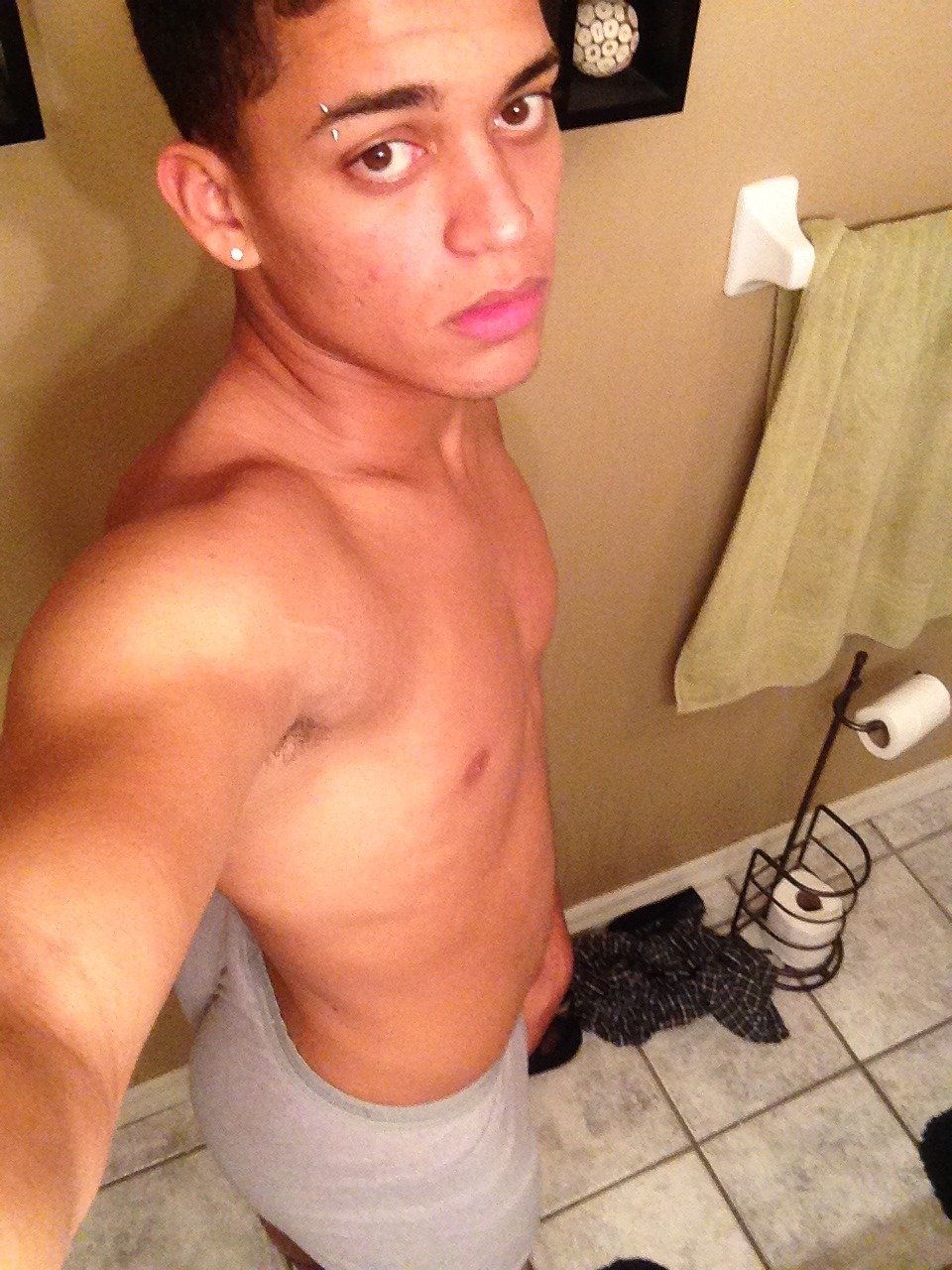 idgafwhawha:  100 LIKES! &amp; HIS TWERKING VIDEO WILL BE POSTED ;-) Reblog &amp;
