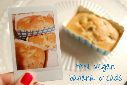 http://www.prettyinmad.com/2015/01/mini-vegan-banana-breads.html