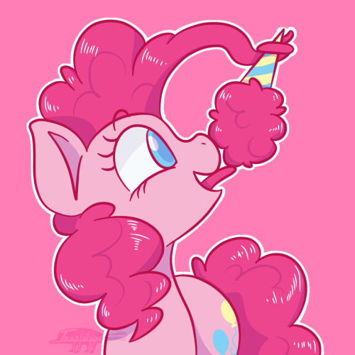 imaplatypus-art:Pink pony likes cotton candy