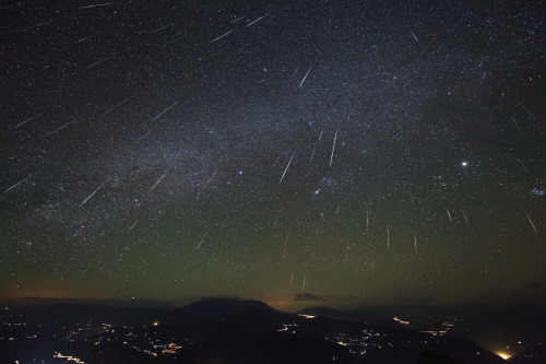 humanoidhistory:Remaining meteor showers in 2015:October 21-22, 2015 OrionidsNovember 4-5, 2015 Sout