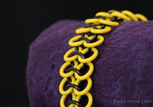 XXX links-to-the-past:  Bracelets sporting Hogwarts photo
