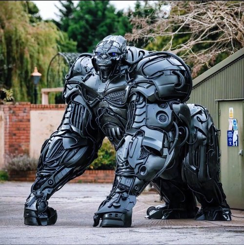 Gorilla Apocalypse by LukeKite. 3,6 M / 12ft sculpture created entirely from upcycled auto parts.