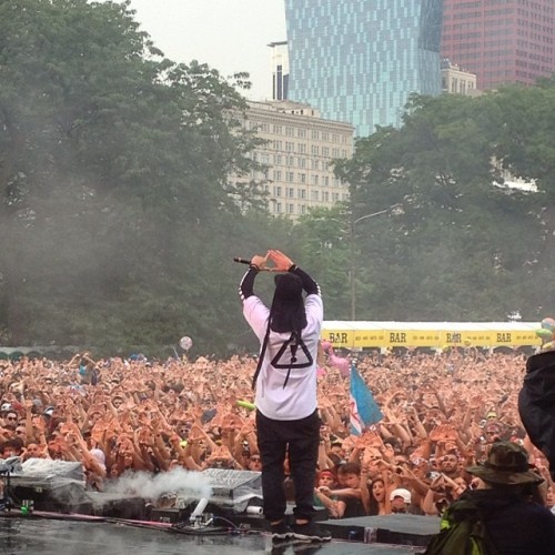 lizzysmart:  Aiiii papi ⚠️⚠️⚠️⚠️  #lollapalooza  @flosstradamus⚠️⚠️⚠️