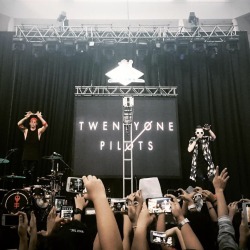 topupdatez:   Manila, Philippines | 7.18.15 