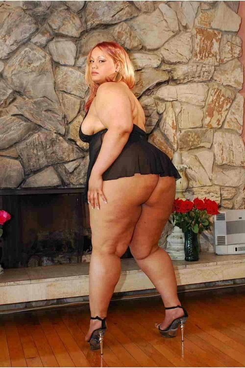 bigtoro30:  Plumper   Geile Braut