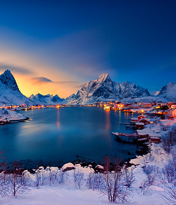 djferreira224:  Last Light on Reine (Norway) ~ by Christian Bothner   20/12/13