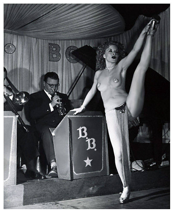 burleskateer:  In a vintage 50’s-era photo,– Pat “Amber” Halladay displays