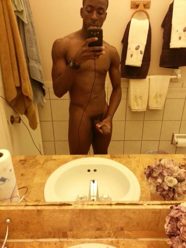 dachocolatefactory:  bigdudecollection:  Follow my tumblr for more hung guys  http://www.tumblr.com/follow/bigdudecollection