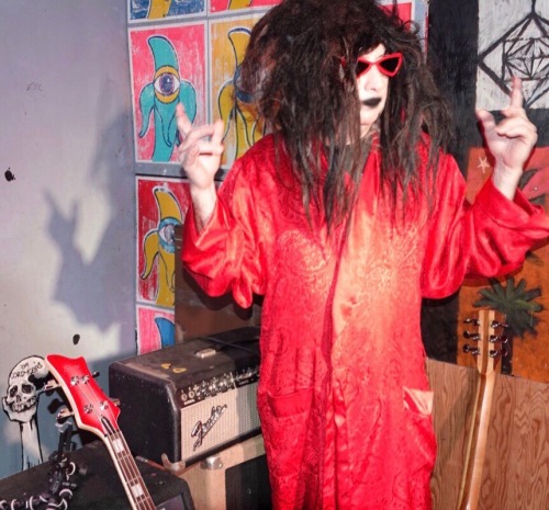 Gary Wilson at the Che Cafe. La Jolla, 2019. Photo: Cameron Murray for Weirdo Music Forever