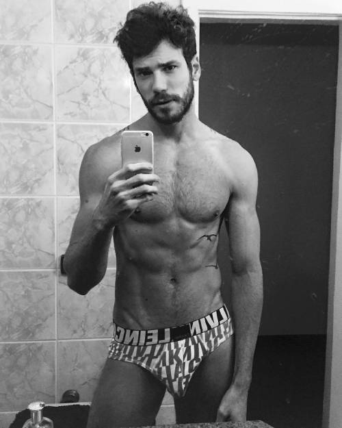 hotmaleunderwear:  hotmaleunderwear.tumblr.com 