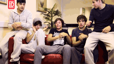 littleblackdress93:“do you want another chair”“no we are okay”