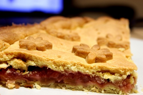 the-fairy-cream: Apple and strawberry pie.